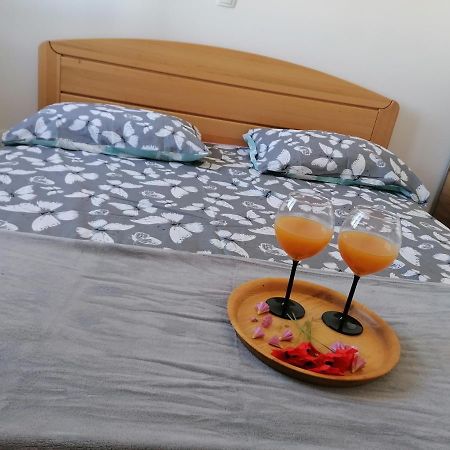 Appartamento Apartman Ema Kaštela Esterno foto