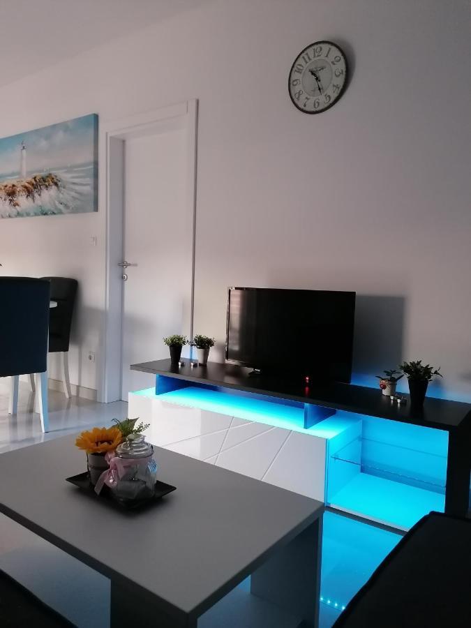 Appartamento Apartman Ema Kaštela Esterno foto