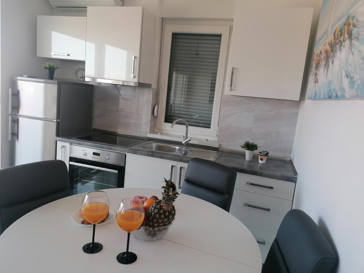 Appartamento Apartman Ema Kaštela Esterno foto