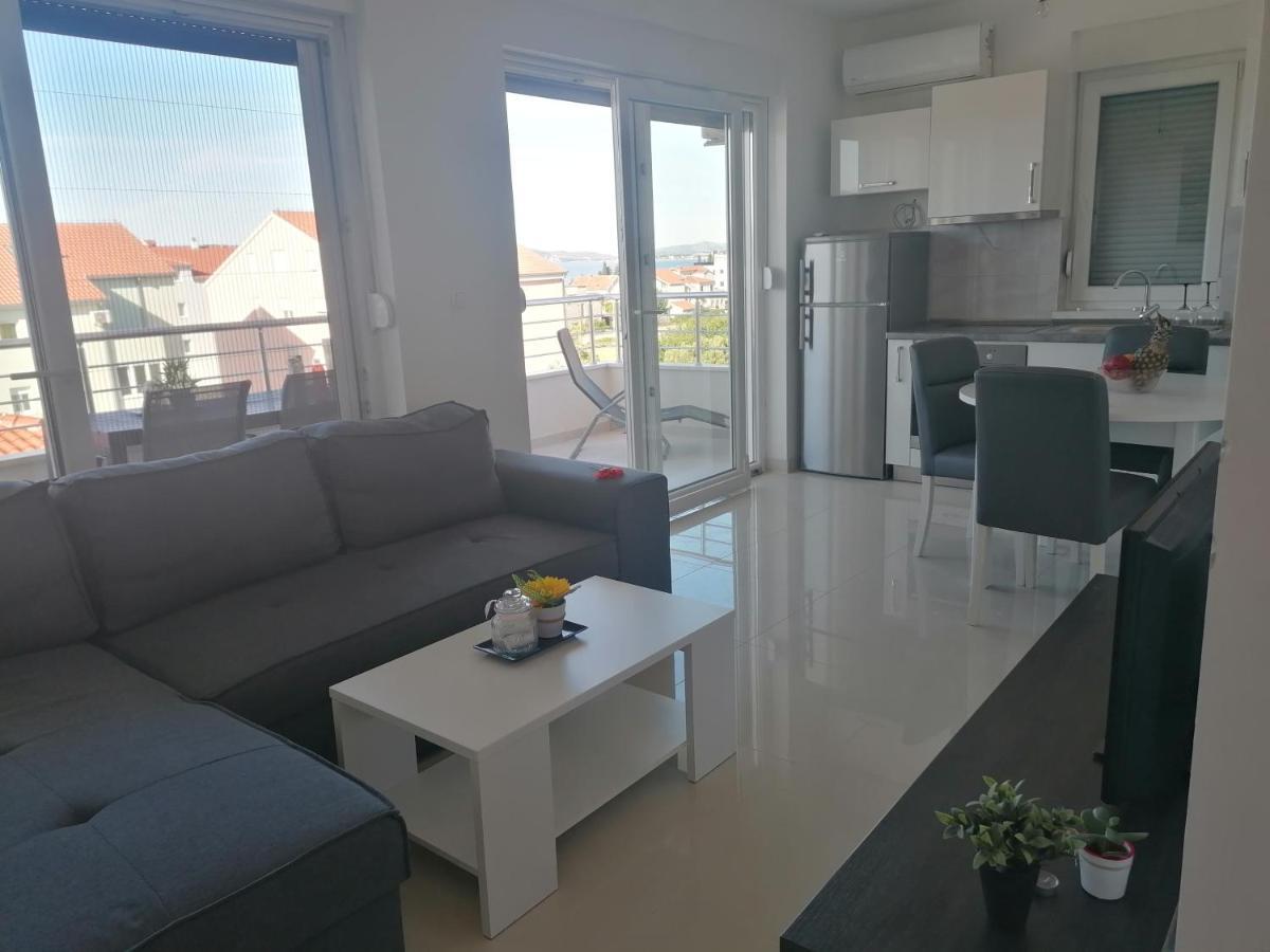 Appartamento Apartman Ema Kaštela Esterno foto