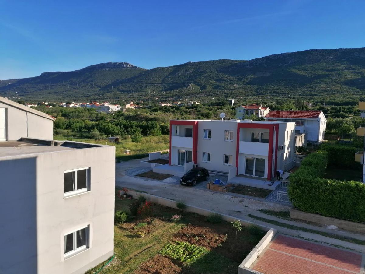 Appartamento Apartman Ema Kaštela Esterno foto