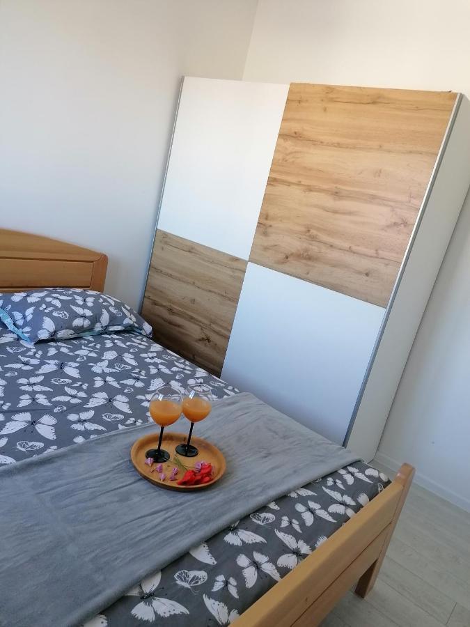 Appartamento Apartman Ema Kaštela Esterno foto