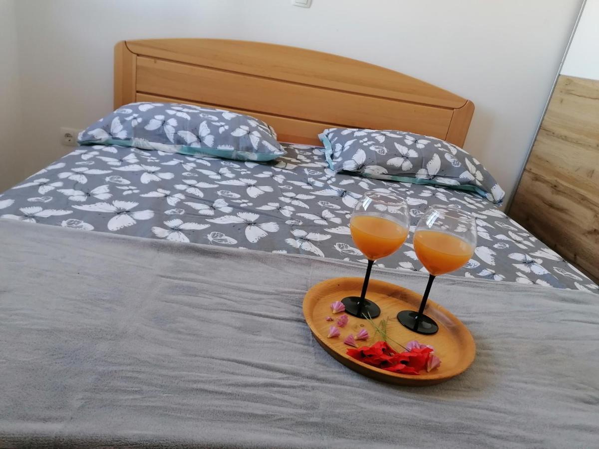 Appartamento Apartman Ema Kaštela Esterno foto