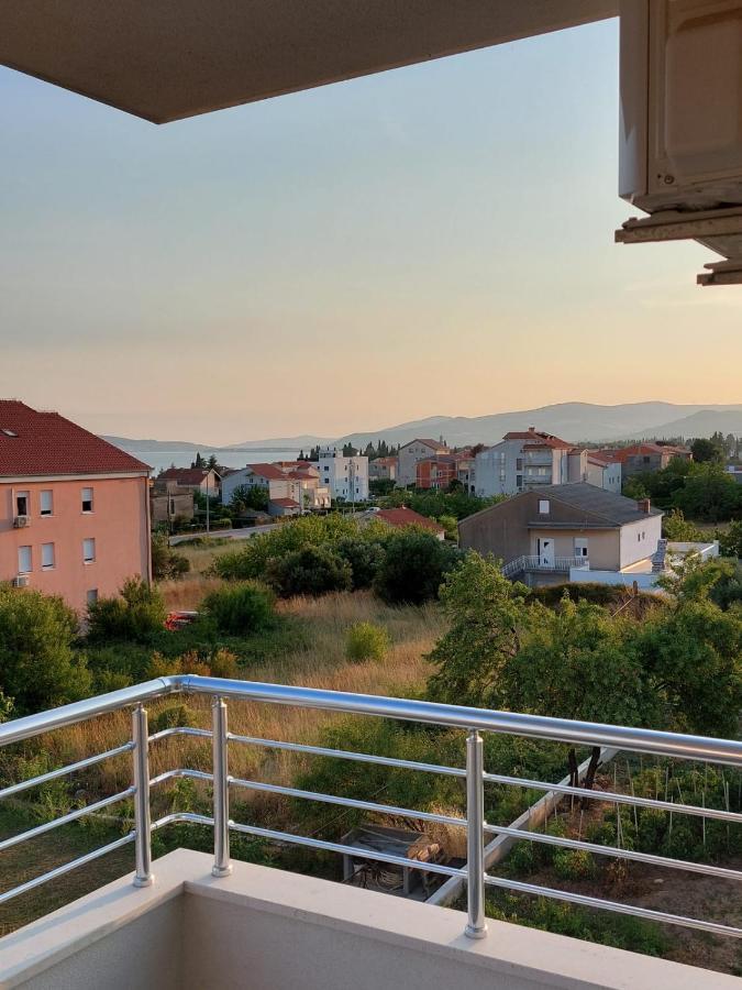 Appartamento Apartman Ema Kaštela Esterno foto